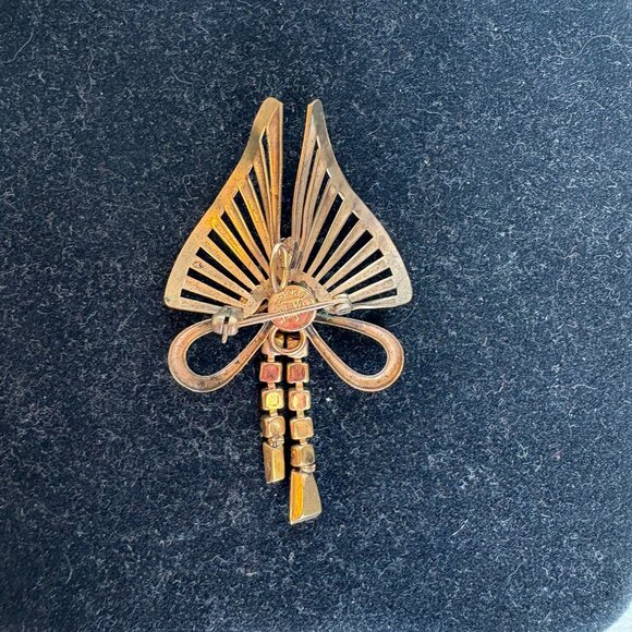 American Phyllis Modern Gemstone Brooch – Antique Gold Finish - Picture 4 of 4